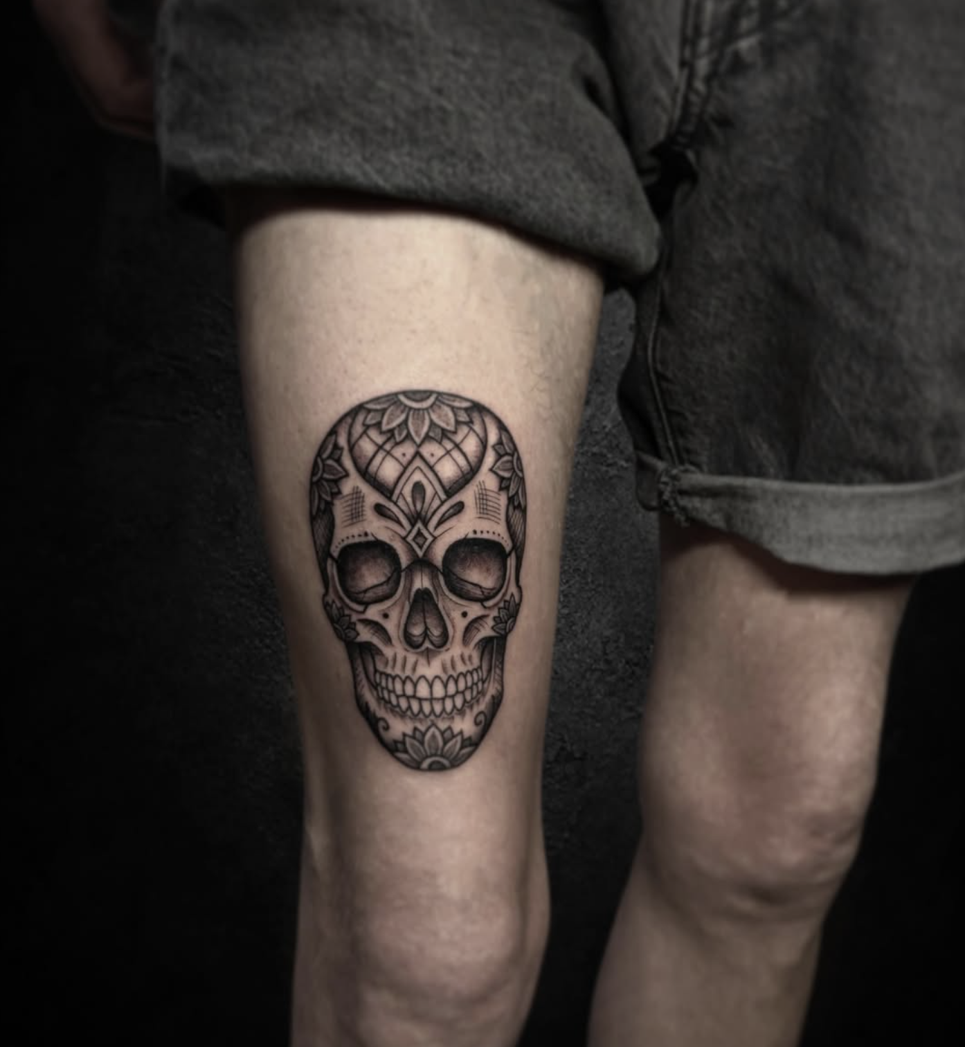 Black-and-Grey Tattoo mit Münchner Skyline